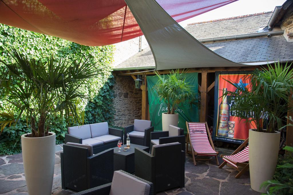Lohéac Le Cafe Du Village - Bar A Cocktails & A Ambiance المظهر الخارجي الصورة